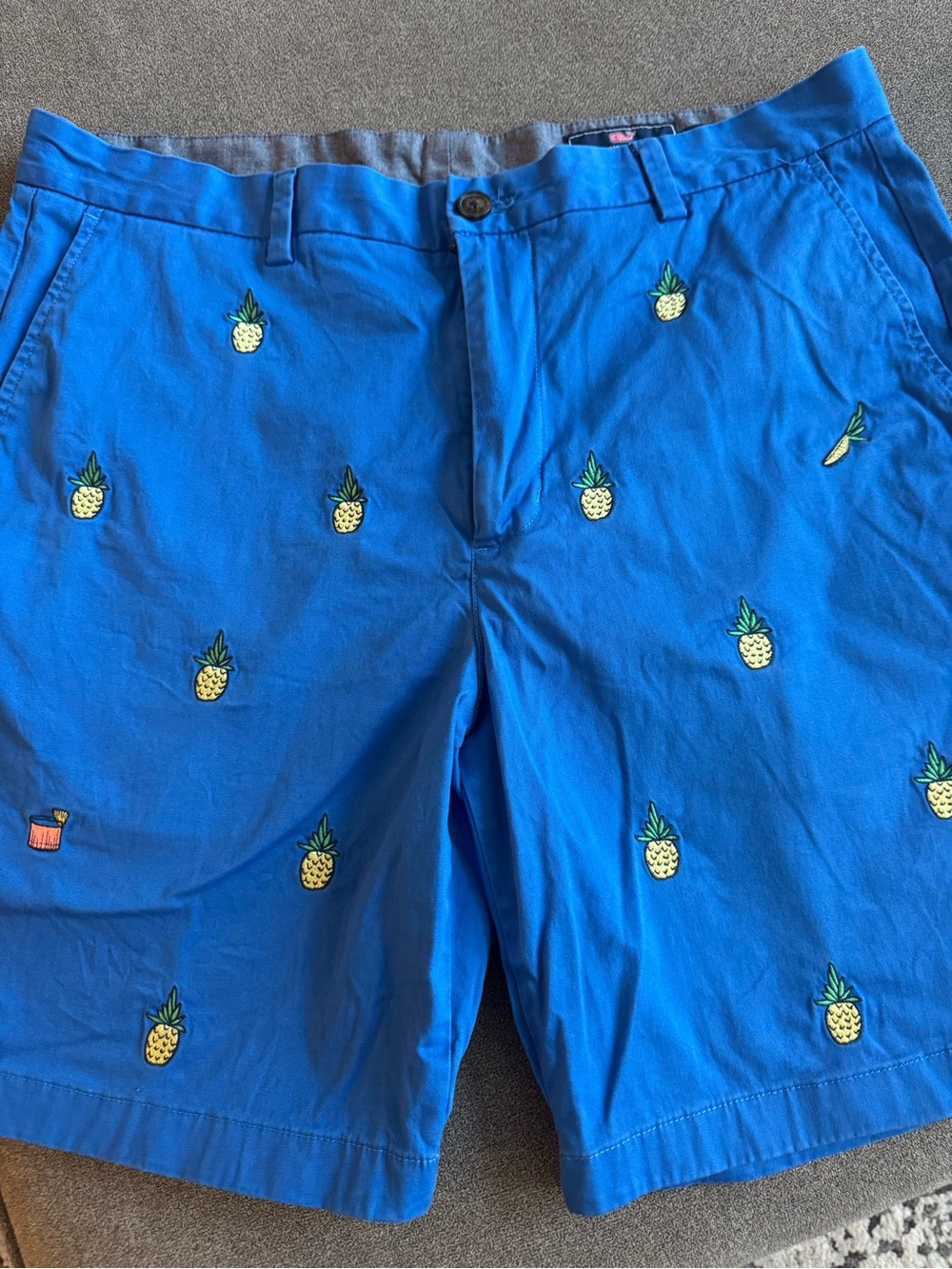Men's Pineapple Embroidered Blue Cotton Shorts -Vineyard Vines
